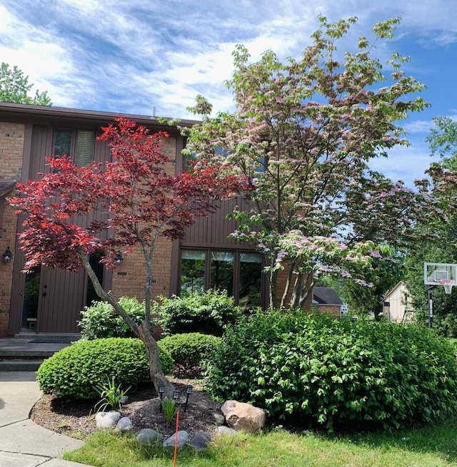 35315 Regency Ln, Farmington Hills, MI 48331 - view of front facade featuring brick siding
