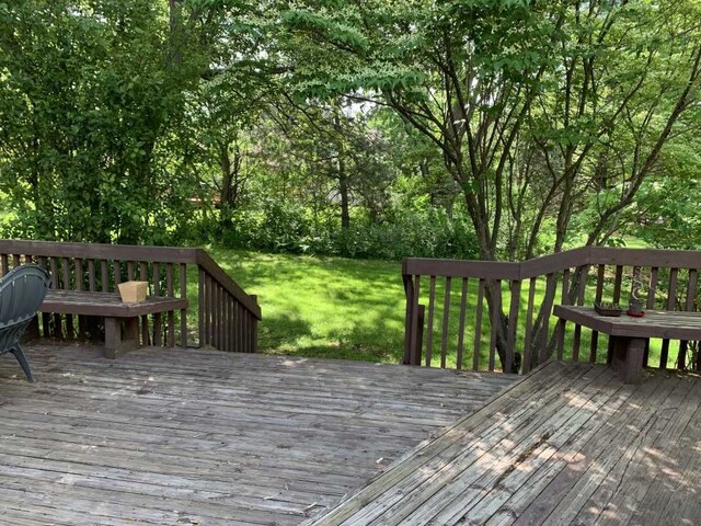 35315 Regency Ln, Farmington Hills, MI 48331 - deck with a yard
