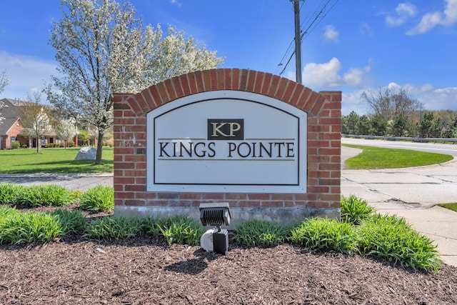 view of community / neighborhood sign