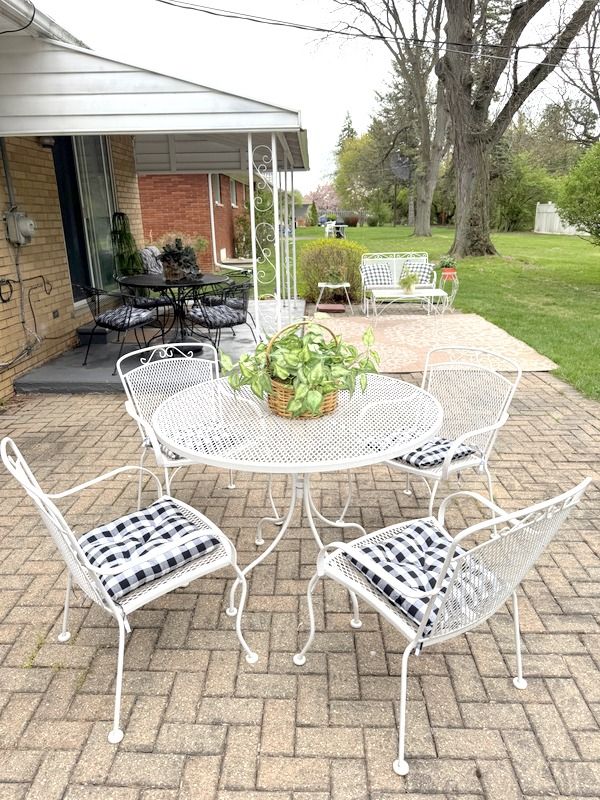18337 Greenwald Dr, Southfield, MI 48075 - view of patio / terrace with outdoor dining space
