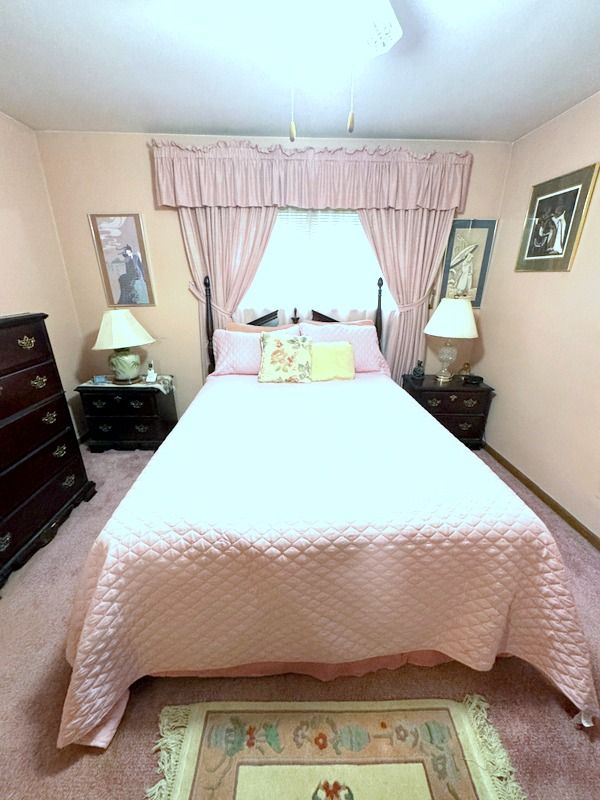 18337 Greenwald Dr, Southfield, MI 48075 - carpeted bedroom featuring baseboards