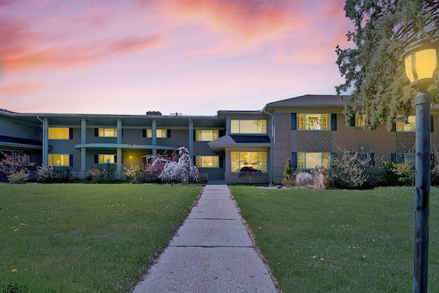 view of front facade with a lawn