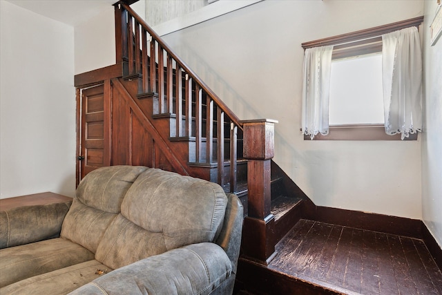 701 N Saginaw St, Durand, MI 48429 - view of stairs