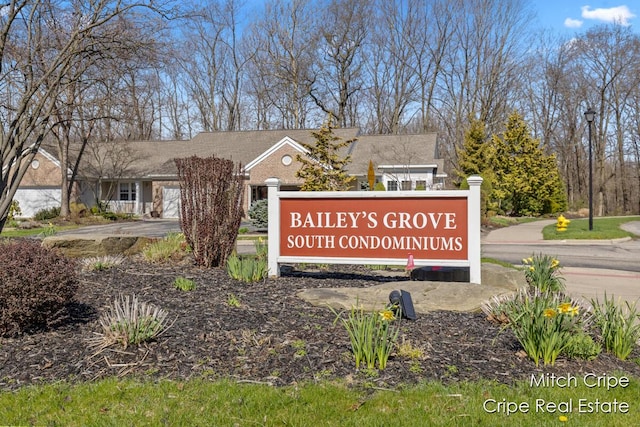 view of community / neighborhood sign