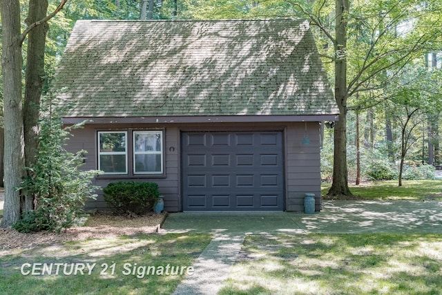 33 Ferro St, Sanford, MI 48657 - garage featuring driveway