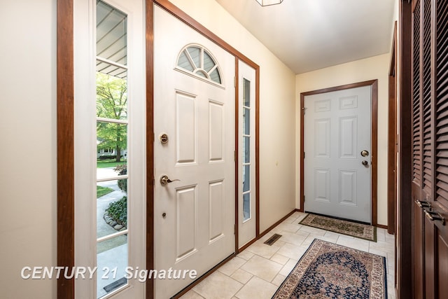 33 Ferro St, Sanford, MI 48657 - foyer entrance with baseboards and visible vents