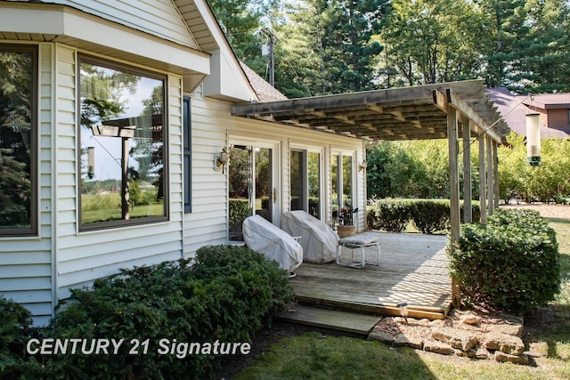 33 Ferro St, Sanford, MI 48657 - view of wooden terrace