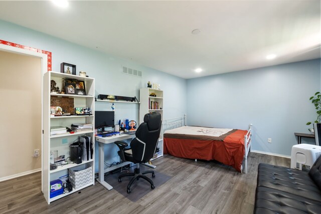 bedroom with recessed lighting, baseboards, visible vents, and wood finished floors
