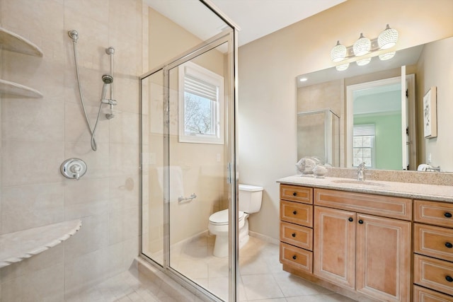 810 Highwood Dr, Bloomfield Hills, MI 48304 - bathroom featuring plenty of natural light, a shower stall, toilet, and vanity