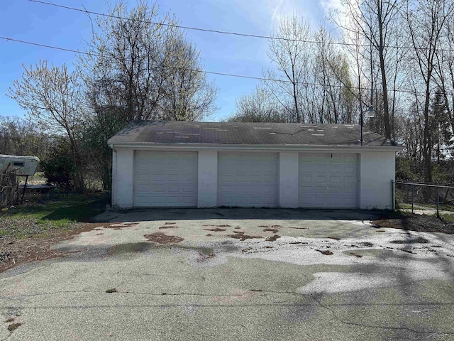 detached garage featuring fence