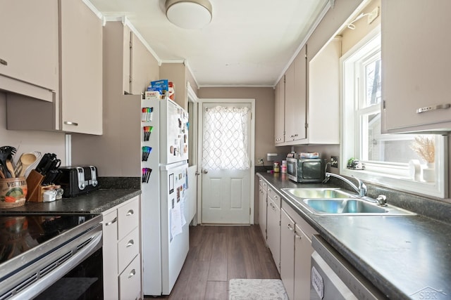 kitchen with freestanding refrigerator, plenty of natural light, dishwasher, and a sink