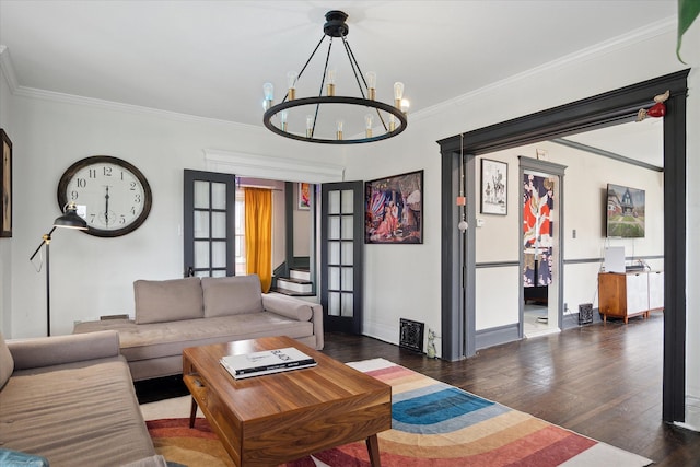 living area with crown molding, dark wood finished floors, baseboards, and a chandelier
