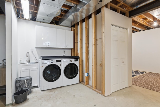 laundry room with a sink, cabinet space, and washer and clothes dryer