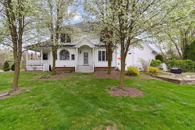 view of front of property featuring a front lawn and an outdoor fire pit
