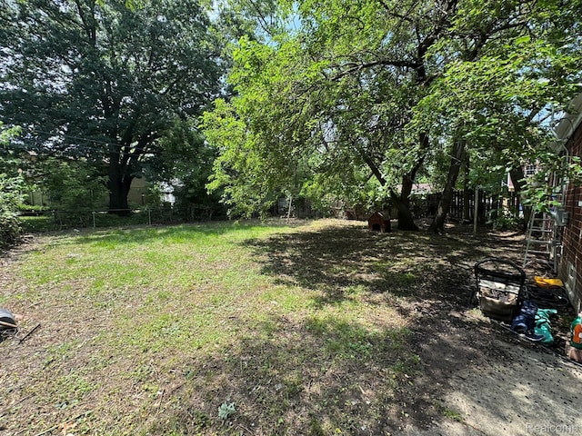 1304 Helen St, Inkster, MI 48141 - view of fenced yard