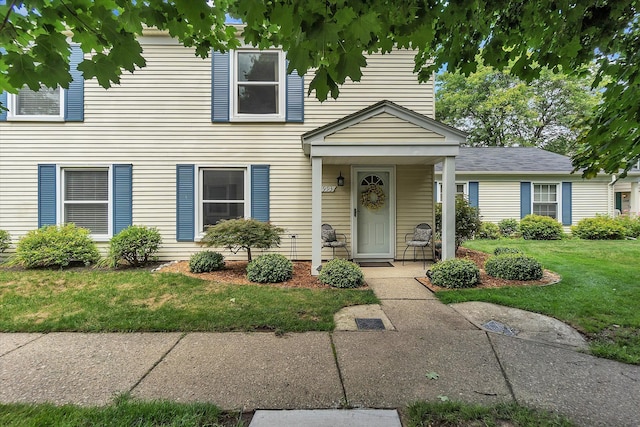 2993 Maplewood, Lake Orion, MI 48360 - colonial house featuring a front lawn