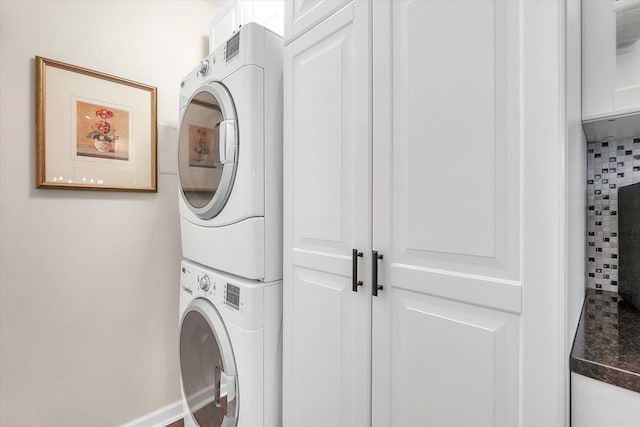 2993 Maplewood, Lake Orion, MI 48360 - washroom with laundry area, stacked washer and dryer, and baseboards