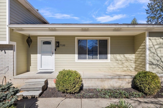 property entrance featuring a porch