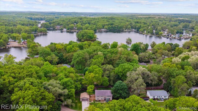 11520 Weiman Dr, Pinckney, MI 48169 - drone / aerial view of a large body of water and a heavily wooded area