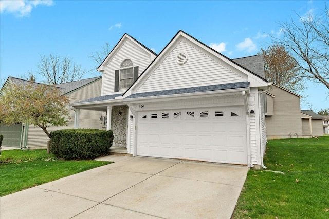 514 Mill Pond Dr, Fenton, MI 48430 - view of front of home with driveway, roof with shingles, a front yard, and a garage