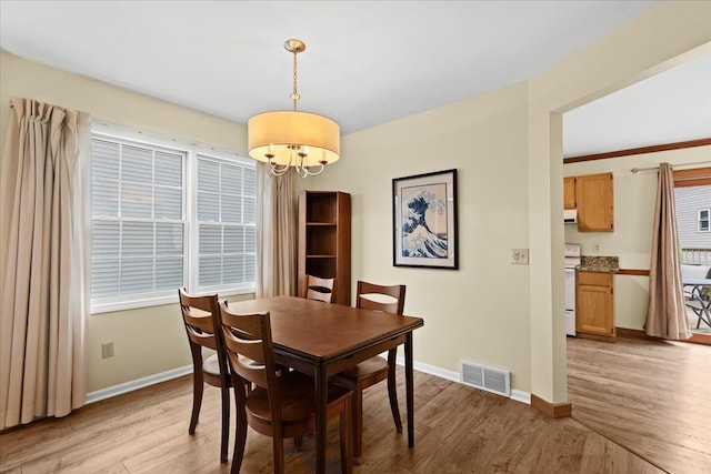 514 Mill Pond Dr, Fenton, MI 48430 - dining room with baseboards, visible vents, an inviting chandelier, and light wood finished floors