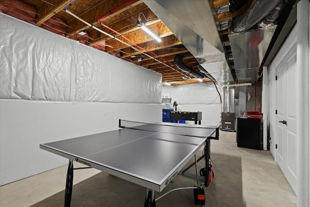 game room featuring concrete flooring