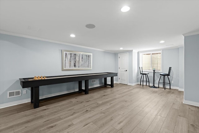 basement featuring visible vents, wood finished floors, baseboards, ornamental molding, and recessed lighting