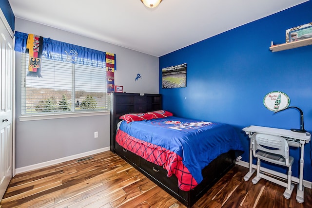 bedroom featuring wood finished floors and baseboards