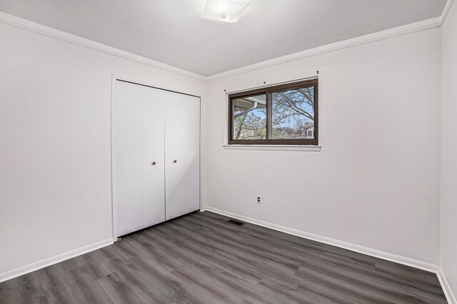 3410 Pasadena Dr, Troy, MI 48083 - unfurnished bedroom featuring dark wood-style flooring, baseboards, and visible vents