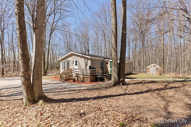 view of front of house with an outdoor structure