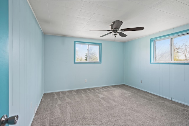 unfurnished room with carpet flooring and ceiling fan