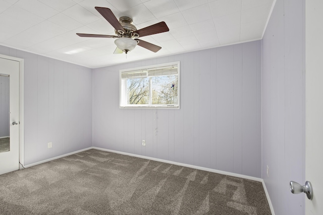 carpeted spare room featuring ceiling fan