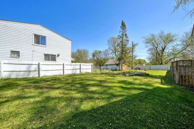 view of yard featuring fence