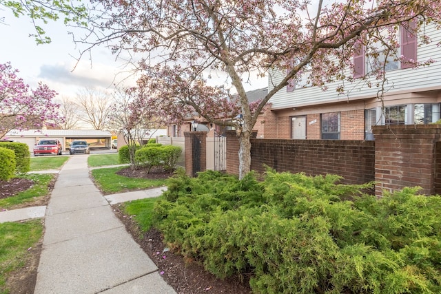 31198 Country Way Unit 27, Farmington Hills, MI 48331 - view of yard featuring fence