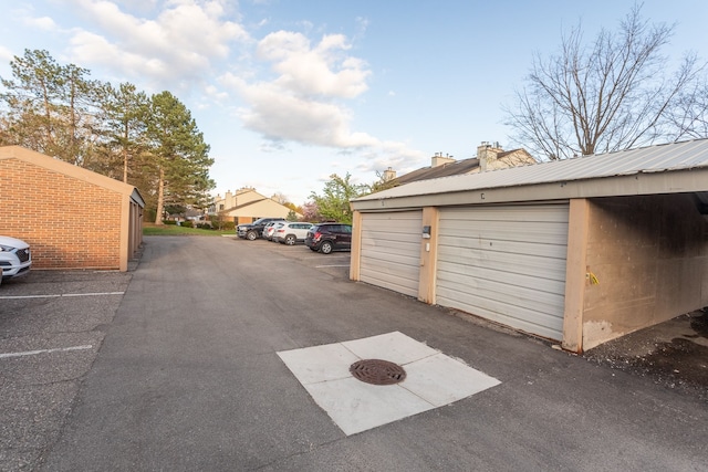 31198 Country Way Unit 27, Farmington Hills, MI 48331 - garage featuring uncovered parking