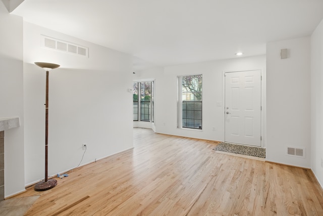 31198 Country Way Unit 27, Farmington Hills, MI 48331 - unfurnished living room featuring recessed lighting, visible vents, light wood-style flooring, and baseboards