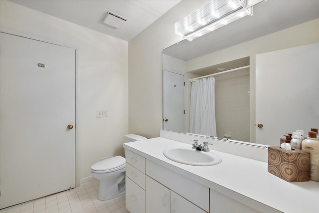 full bath featuring tile patterned flooring, vanity, toilet, a shower with curtain, and visible vents