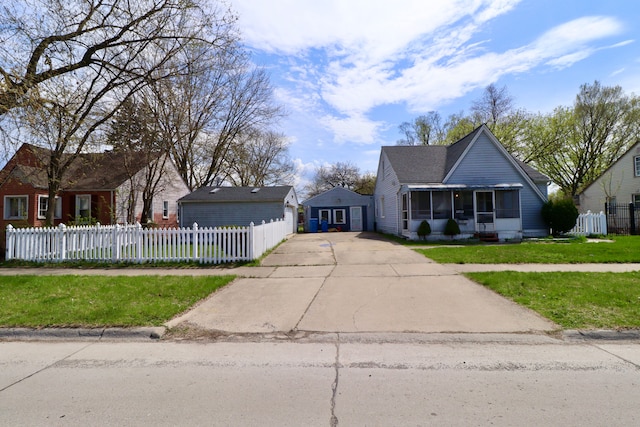 bungalow featuring a fenced front yard and a front yard