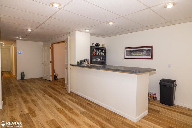 7077 Crosswinds Dr, Swartz Creek, MI 48473 - bar with baseboards, light wood-type flooring, recessed lighting, and a dry bar