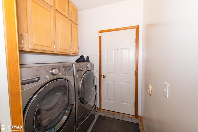 7077 Crosswinds Dr, Swartz Creek, MI 48473 - laundry room featuring cabinet space and washer and clothes dryer