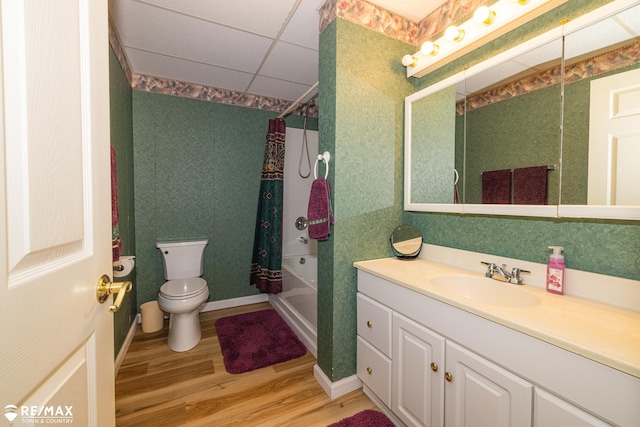 7077 Crosswinds Dr, Swartz Creek, MI 48473 - full bathroom with shower / bath combo with shower curtain, wood finished floors, toilet, and vanity