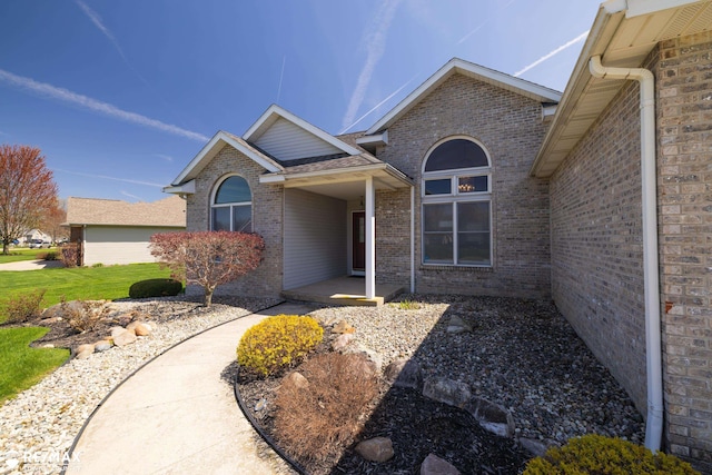 7077 Crosswinds Dr, Swartz Creek, MI 48473 - entrance to property featuring brick siding and a yard