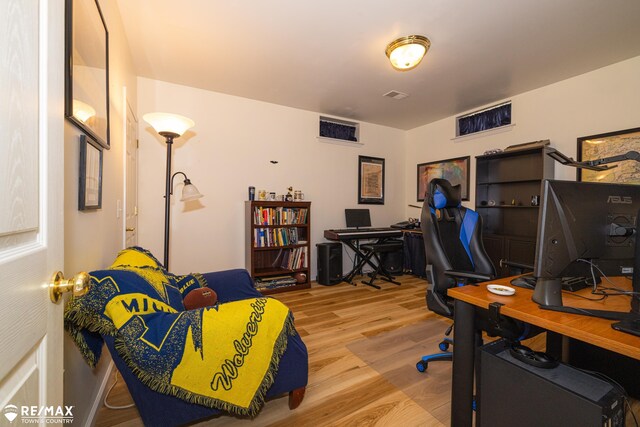 7077 Crosswinds Dr, Swartz Creek, MI 48473 - office space featuring wood finished floors and visible vents