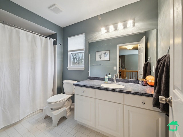 full bathroom featuring a shower with curtain, vanity, toilet, visible vents, and tile patterned flooring