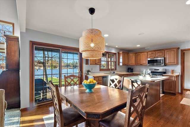 dining room with recessed lighting, baseboards, and dark wood-style floors