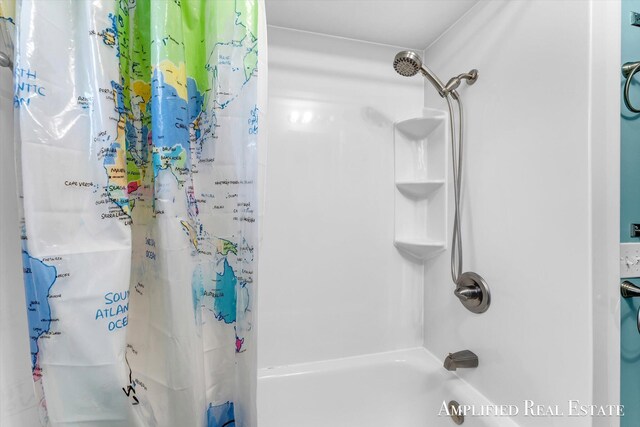 full bathroom with shower / tub combo