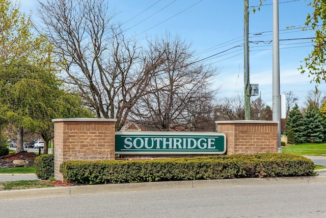 61161 Greenwood Dr, South Lyon, MI 48178 - view of community sign