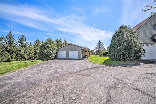 view of detached garage