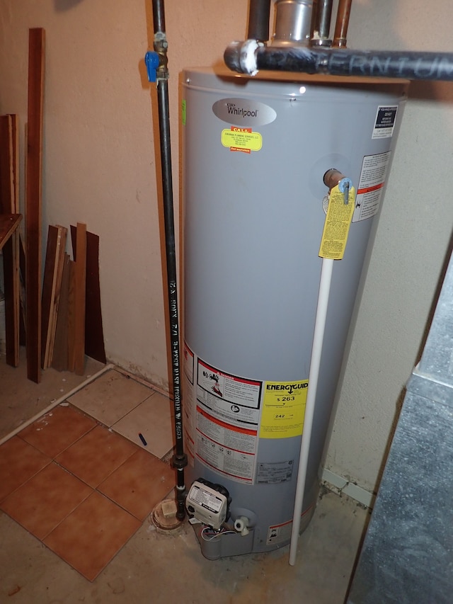 46980 Country Ln Unit 8, Macomb, MI 48044 - utilities featuring water heater