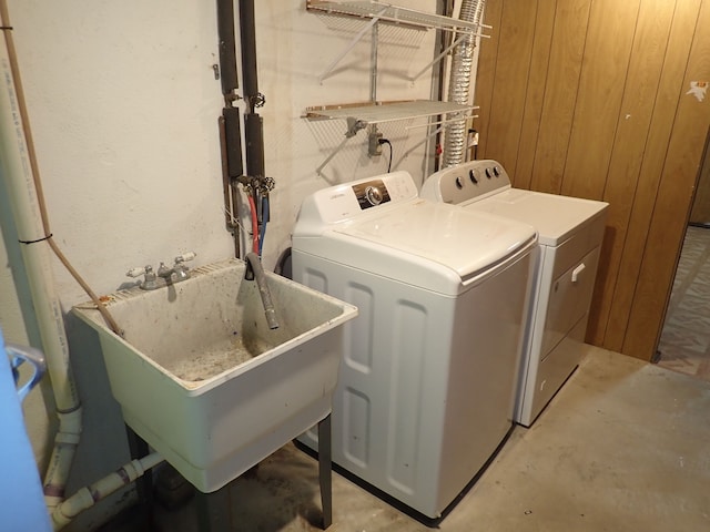 46980 Country Ln Unit 8, Macomb, MI 48044 - clothes washing area featuring a sink, laundry area, and independent washer and dryer